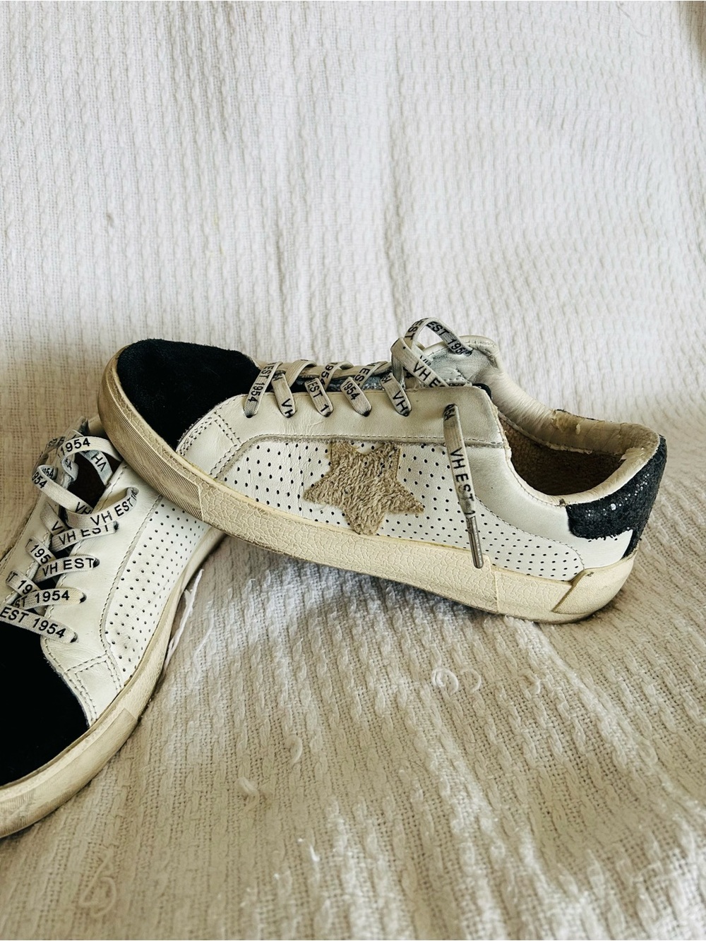 Vintage Havana White and Black Star Accent Low-Top Sneakers